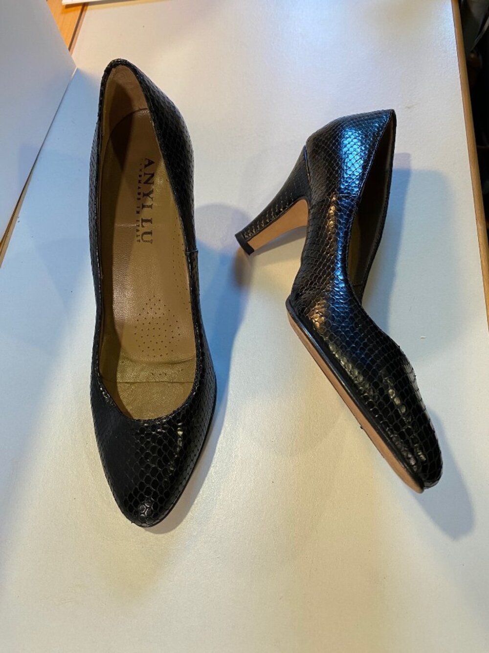 Anyi Lu - Sz 7.5 US, 38 EU - Black snake-embossed leather pumps ITALY